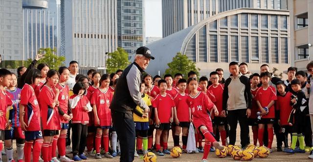 包含激情角逐即将开始，哪支球队能够带来震撼表演？的词条